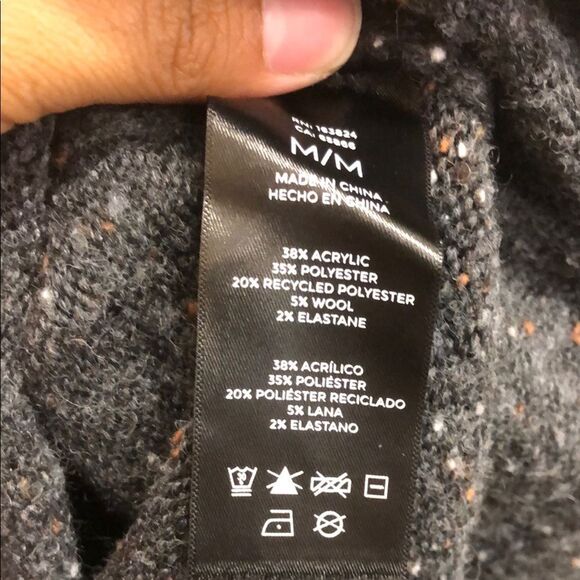 118. Well worn color speckled Charcoal wool blend Sweater size medium - Picture 4 of 6